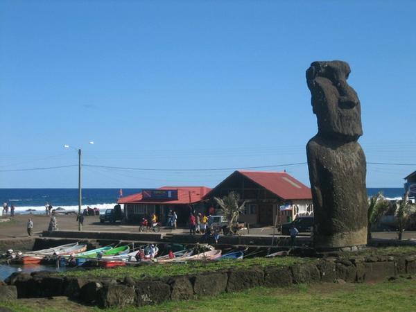 Hanga Roa - our first Moai