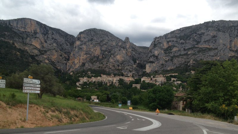 Arriving in Moustiers