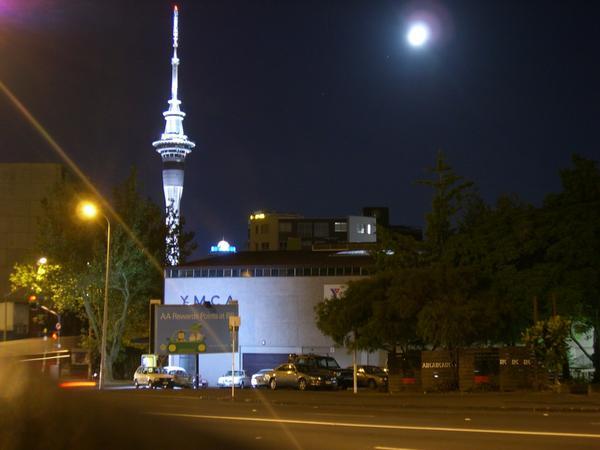 The tower in Auckland next to a full moon