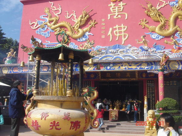 10,000 Buddhas Monastery