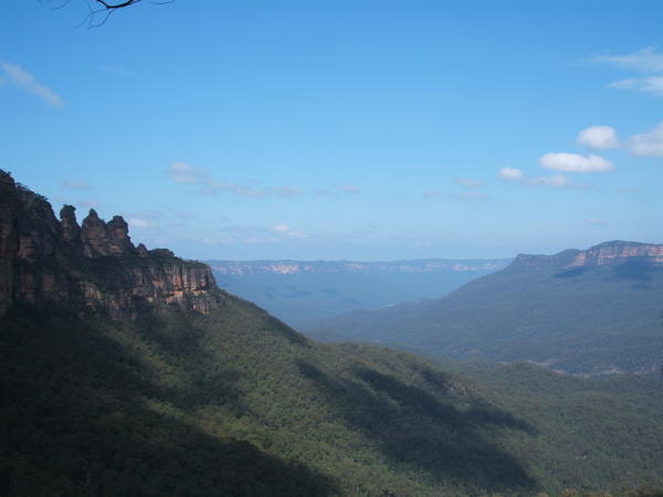 The Three Sisters and the Blue Mountains