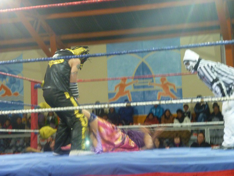 Cholita wrestling