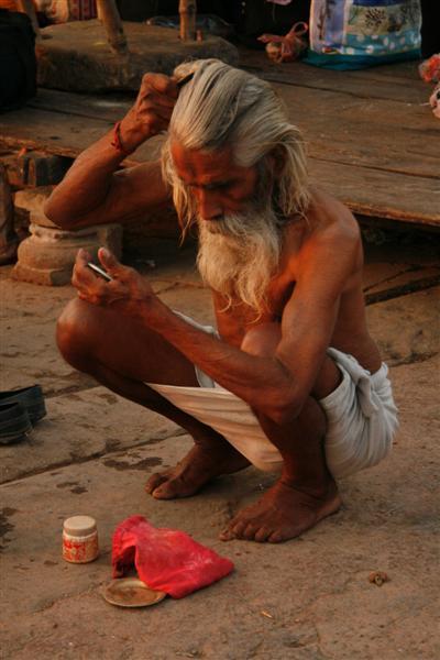 sadhu combing his hair