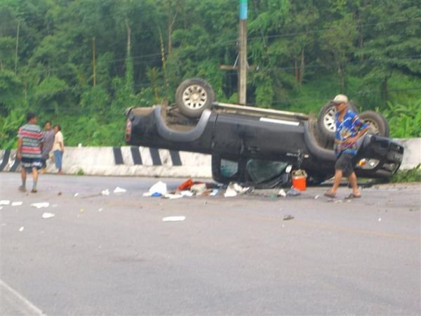 overturned pickup on the road to Chiang Mai