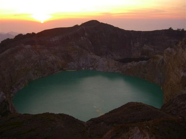 sunrise over the (currently) green and black lakes at Keli Mutu