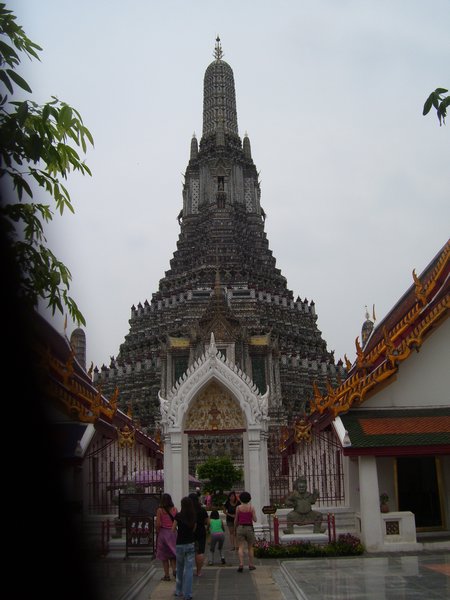 Wat Arun closer