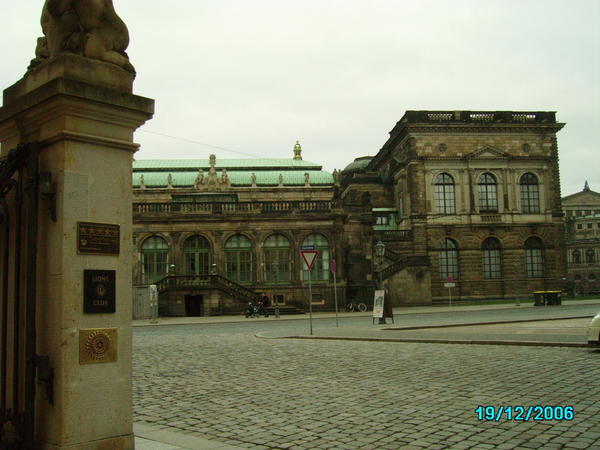 Zwinger to the Left