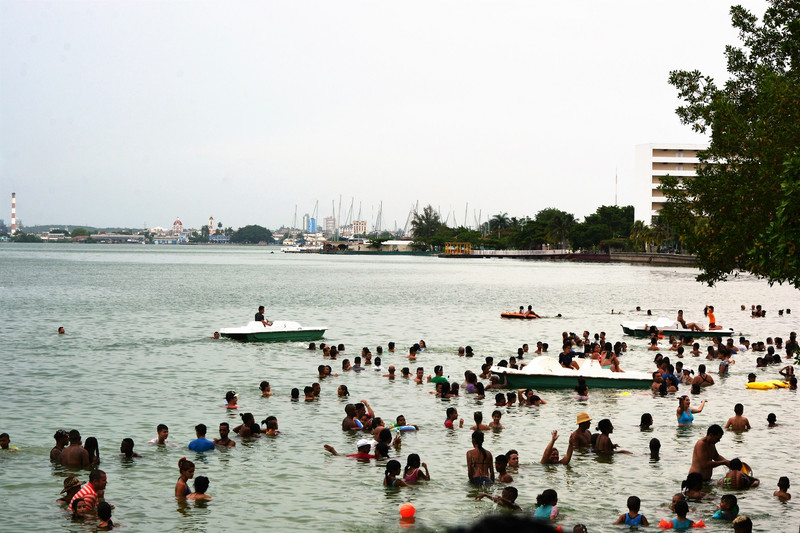 Cienfuegos-locals cooling off