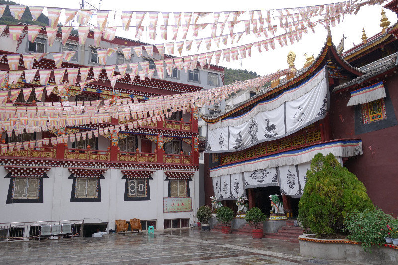Jeden z kangdingských klášterů