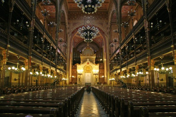 Inside the Great Synagogue
