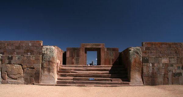 entrance to Templo de Kalasasaya