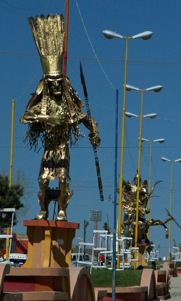 Oruro statues 3