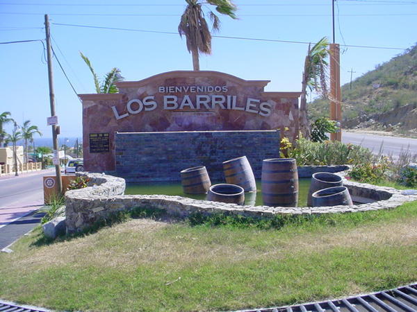 Welcome to Barriles sign