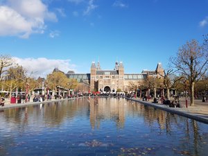 Blick auf das Rijksmuseum in Amsterdam.