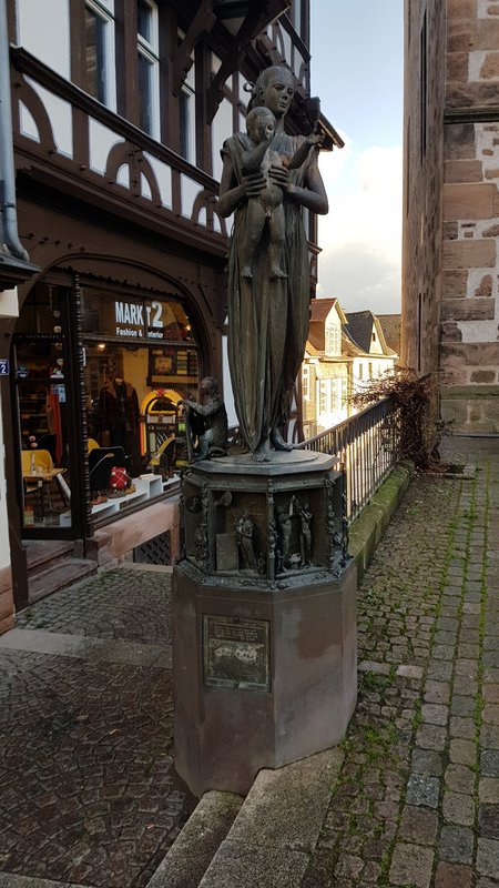 Statue Sophie von Brabant.