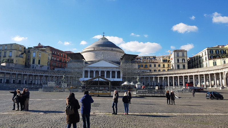 Beim Piazza del Plebiscito.