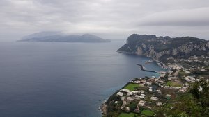 Blick von Capri auf die Bucht von Neapel.