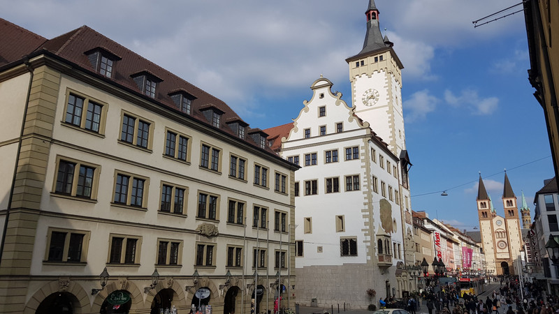 Rathaus und Dom.