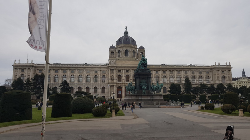 Maria-Theresien-Platz mit verschiedenen Museen.