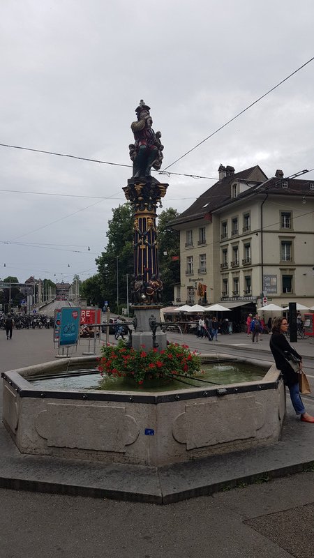 Der Kindlifresserbrunnen am Kornhausplatz.