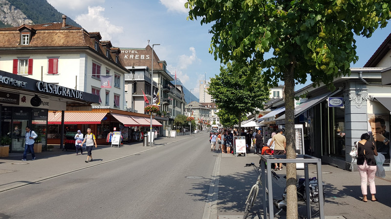 Einkaufsstrasse in Interlaken.