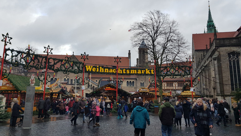 Weihnachtsmarkt vor Burg Dankwarderode.