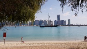 Blick auf die Corniche von Abu Dhabi.
