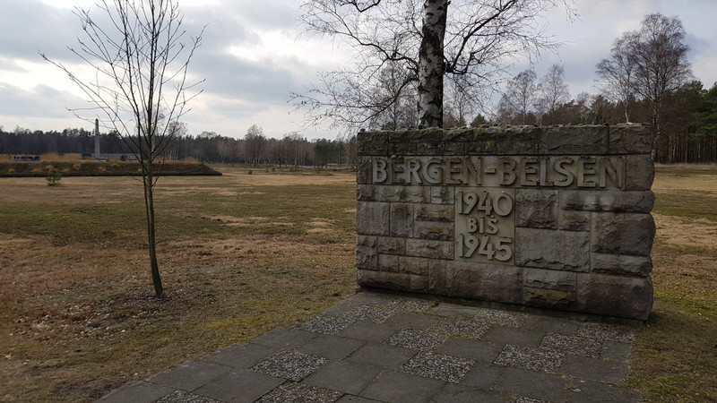 Besuch des ehemaligen Konzentrationslagers Bergen Belsen.