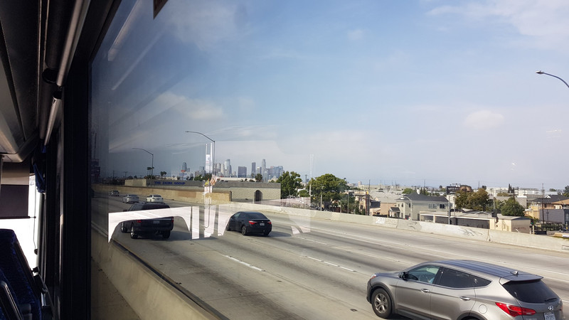 Fahrt vom Flughafen ins Stadtzentrum von Los Angeles.