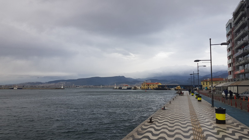 An der Kordon Uferpromenade.