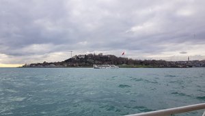 Fahrt am Bosporus entlang.