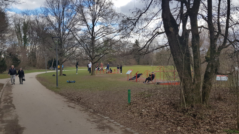 Spaziergang durch den Münchner Ostpark.