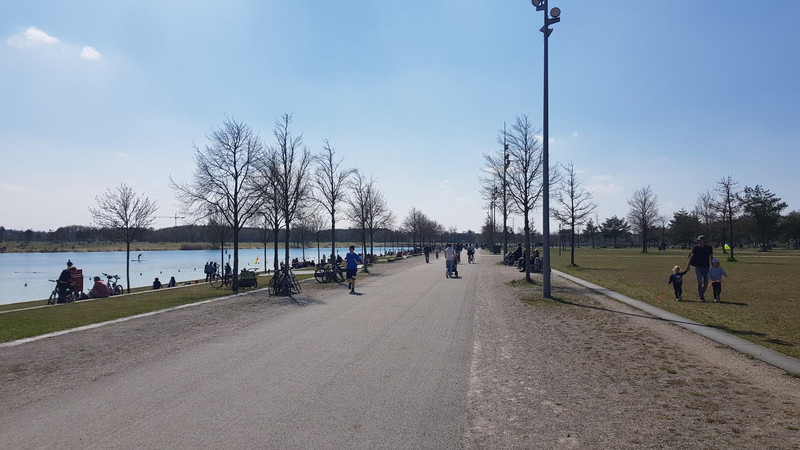 Spaziergang um den Riemer See in München.