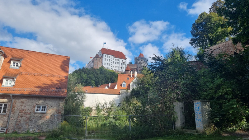Spaziergang durch Landshut mit Burg Trausnitz.