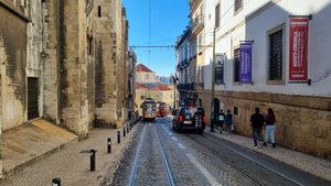 Spaziergang und Tramfahrt durch Lissabon.