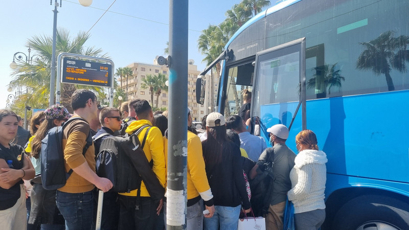 Manchmal ist der öffentliche Verkehr au Zypern etwas chaotisch.