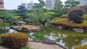 Das ist der japanische Garten vor meinem japanischem Restaurant.