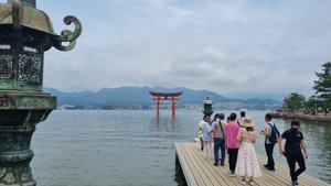 Fahrt zum Itsukushima-Schrein auf der Insel Miyajima.