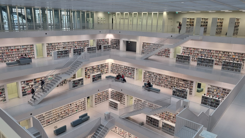 Besuch der neuen Stadtbibliothek in Stuttgart.