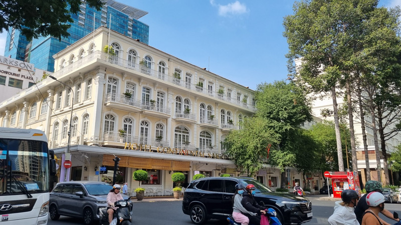 Spaziergang durch Saigon - schönes Hotel.