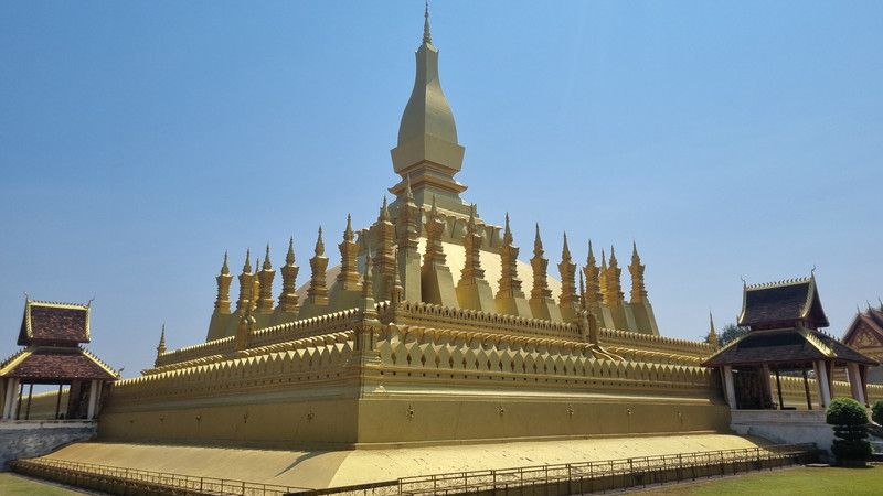 Pha That Luang Stupa.