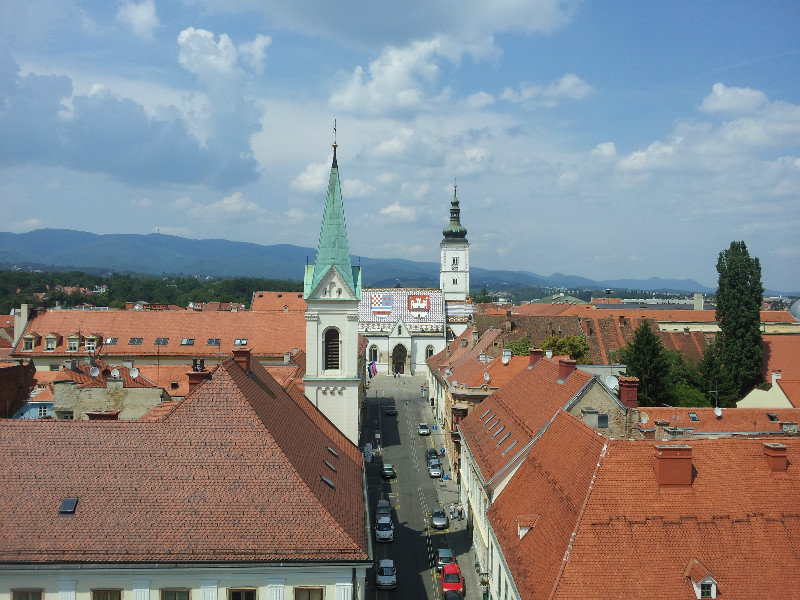Sicht auf die St. Mark Kirche vom Lotrscak Turm