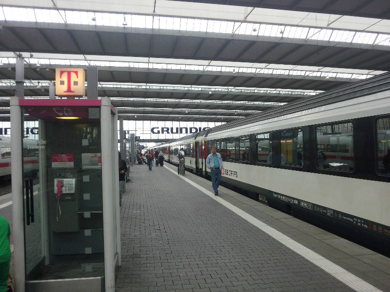 Der Eurocity am Münchner Hauptbahnhof