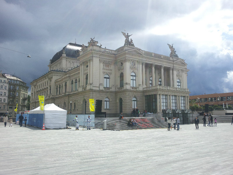 Opernhaus (von außen)