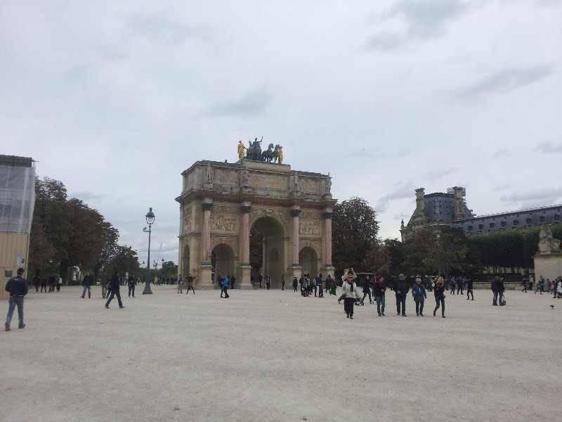 Der Arc der Triomphe du Carrousel in der Nähe des Louvre.