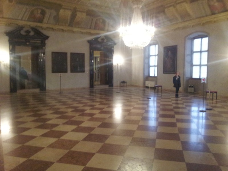 In der Residenz (Schwarzer Saal).