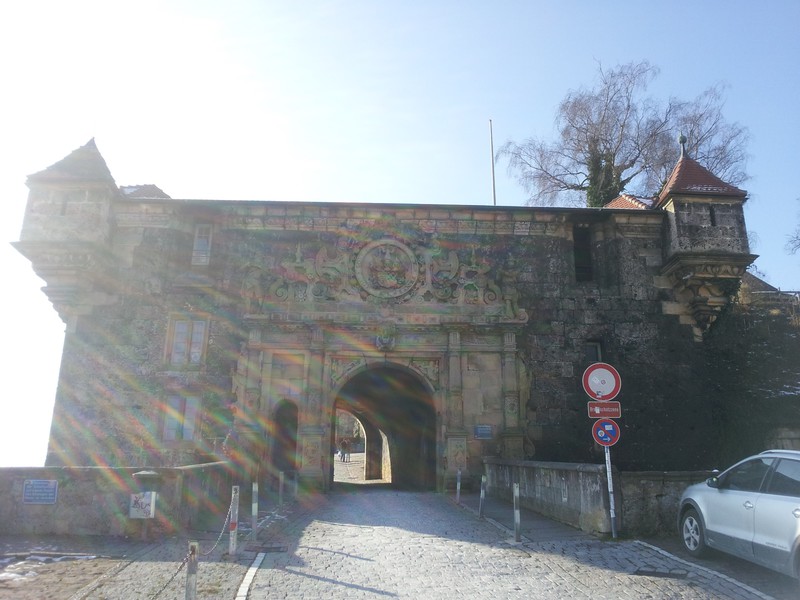 Das Eingangstor von Schloß Hohentübingen.