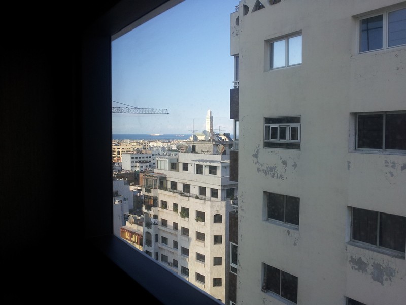 Blick vom Hotelzimmer auf die Hassan II Moschee.