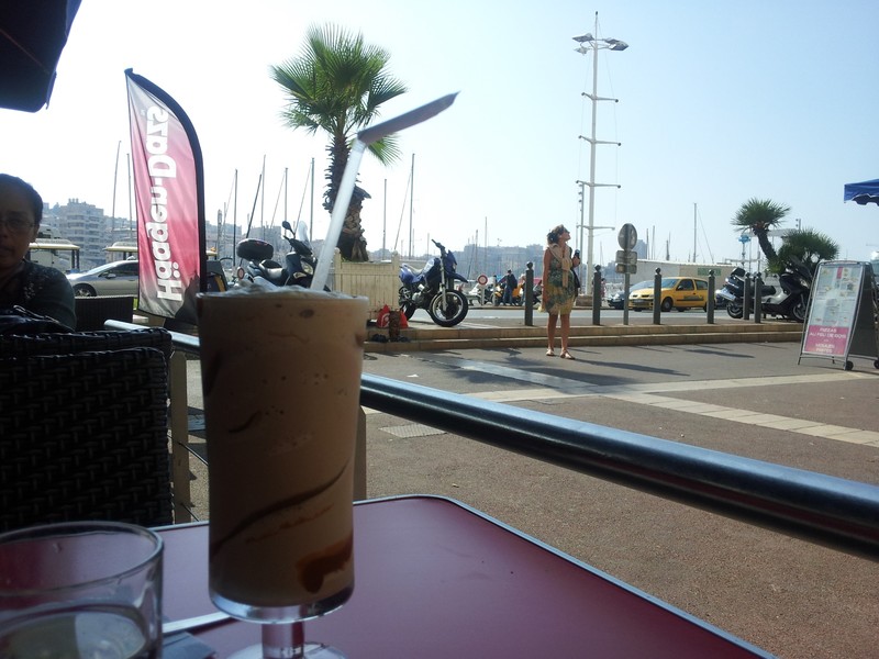 Café im alten Hafen von Marseille.