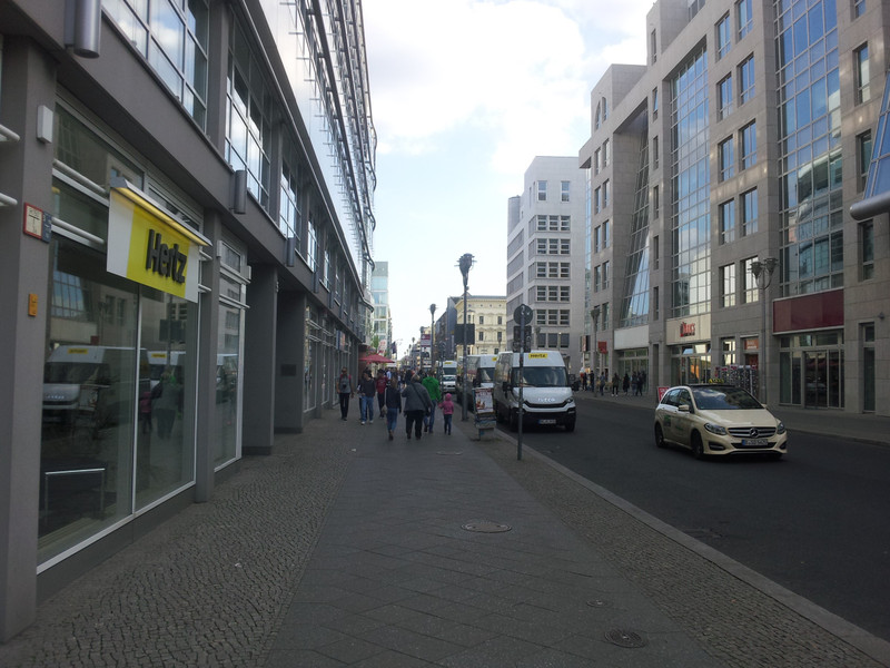 Blick Richtung Checkpoint Charlie.